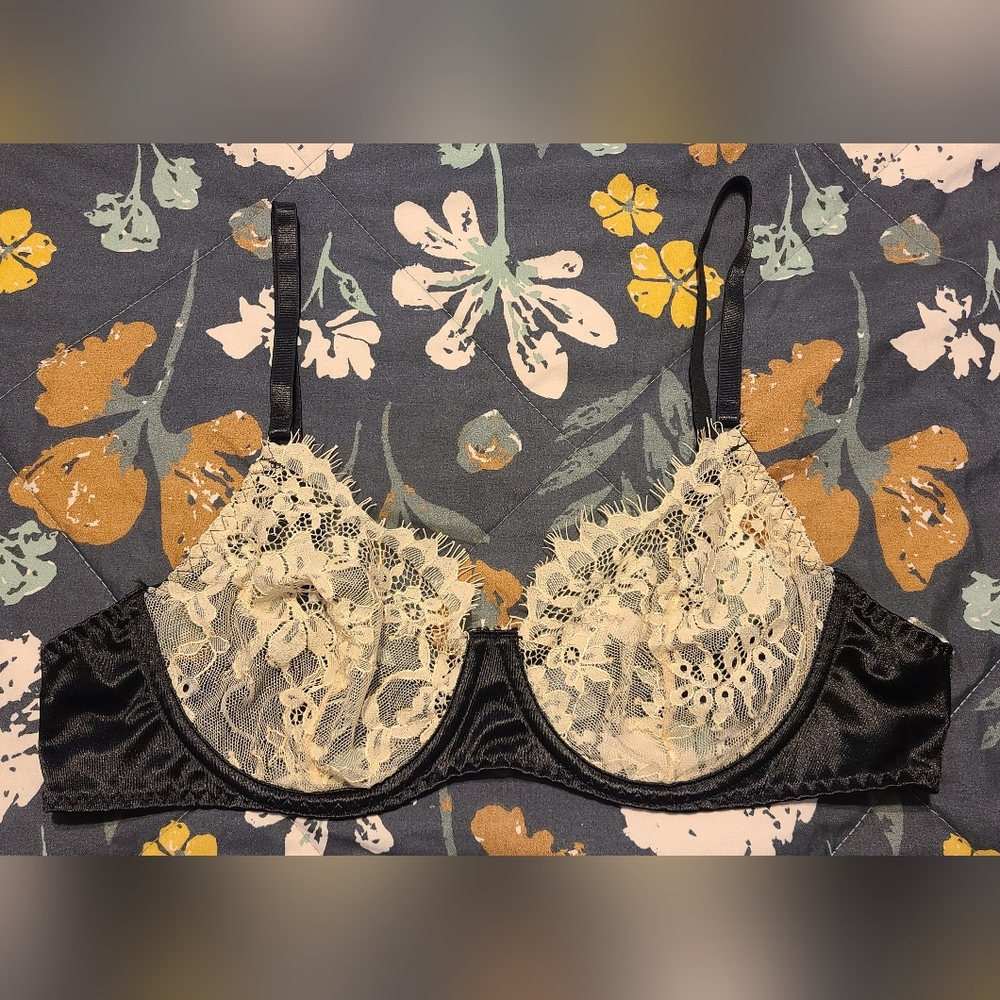 Bootaybag Lace Black and Cream Bra 38C